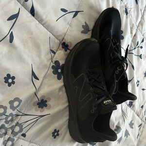 New Balance Women’s Black Athletic Shoes